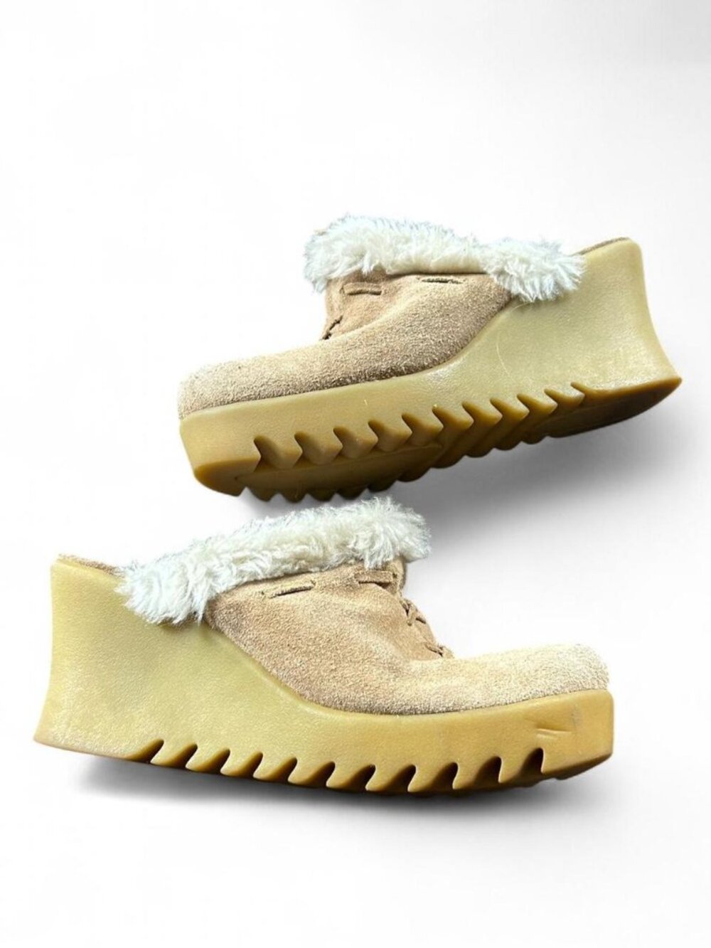 Emergency exit vintage y2k Faux fur lined platform clogs #clogs #platformshoes #